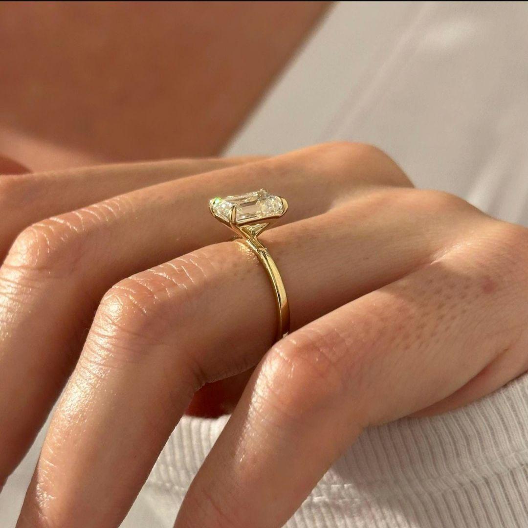 3.00ct D-VS1 エメラルドカットラボグロウンダイヤモンドリング