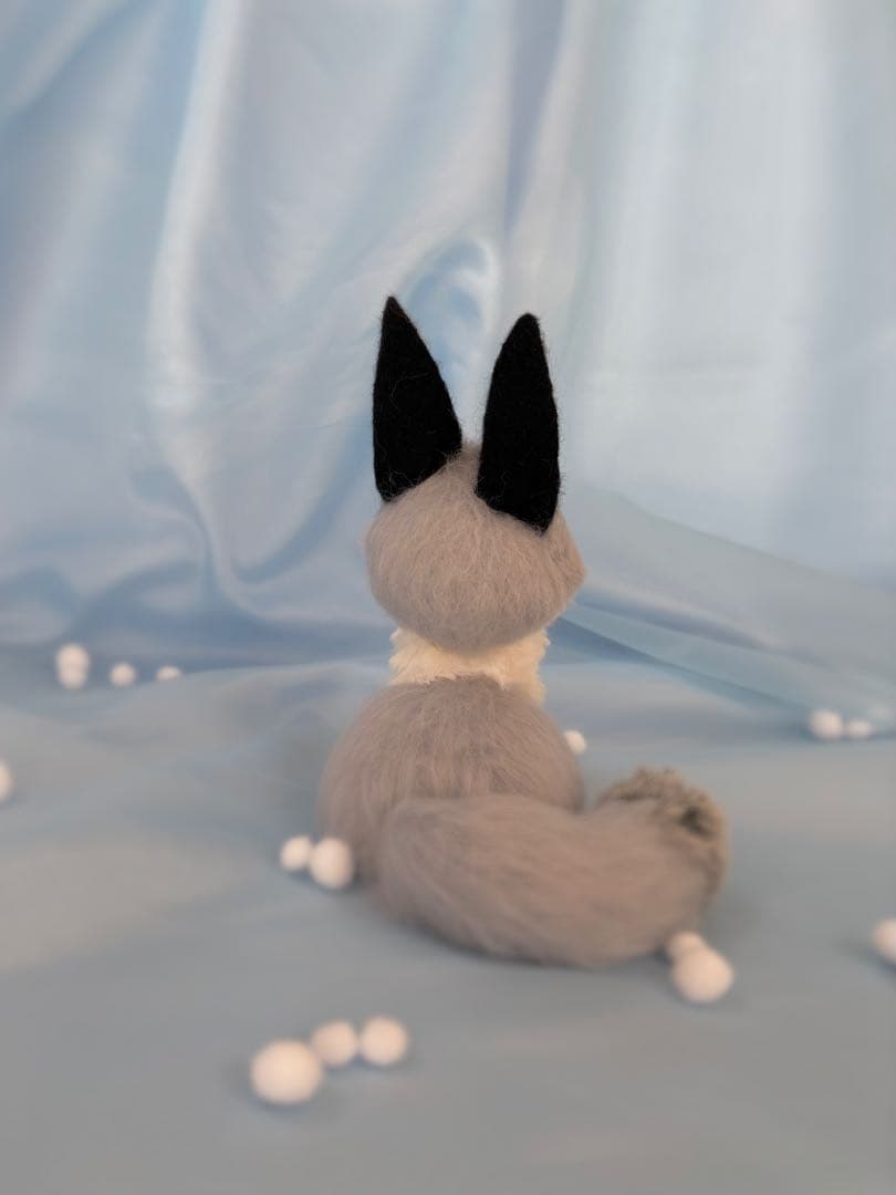 ふわふわギンギツネちゃん　ハンドメイド　羊毛フェルト　キツネ