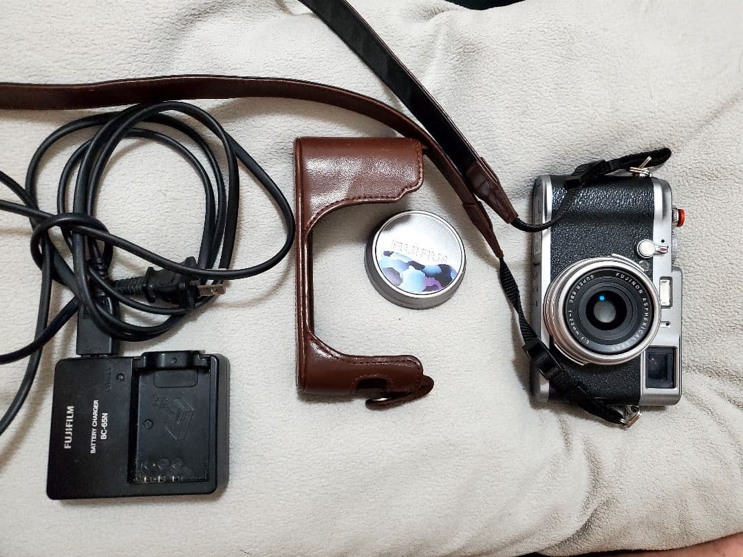 Fujifilm Finepix X100 ミラーレスカメラ 本体