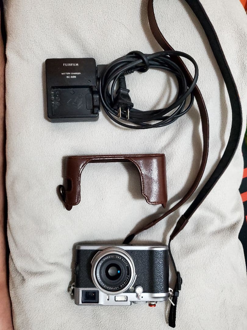 Fujifilm Finepix X100 ミラーレスカメラ 本体