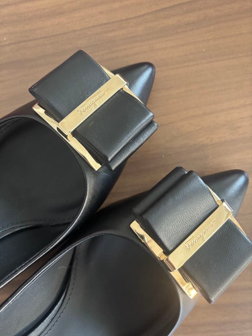 【tomo】Salvatore Ferragamo パンプス ヴァラリボン
