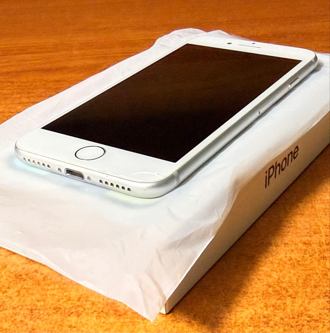 iPhone8 simフリー　白色