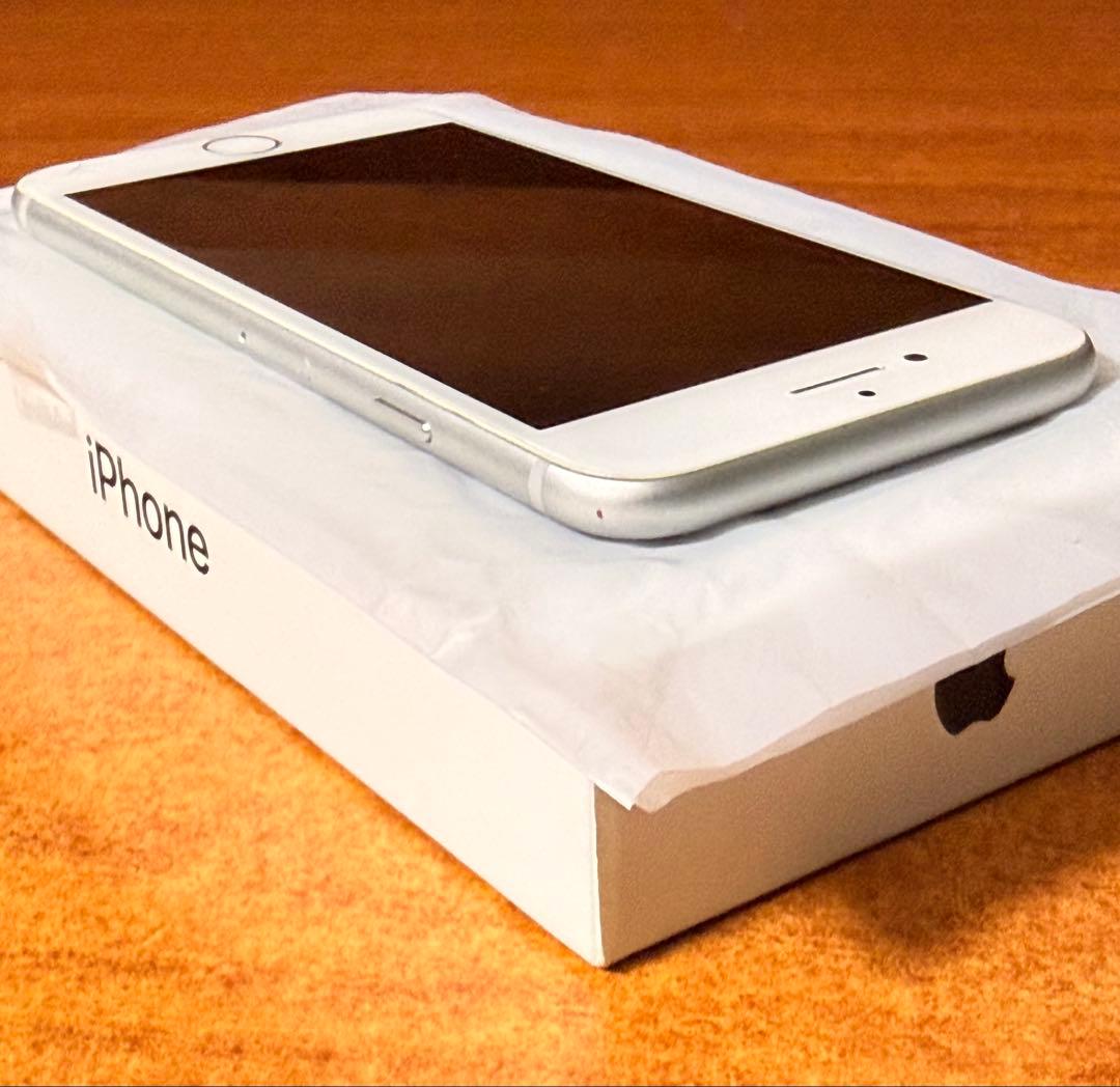 iPhone8 simフリー　白色