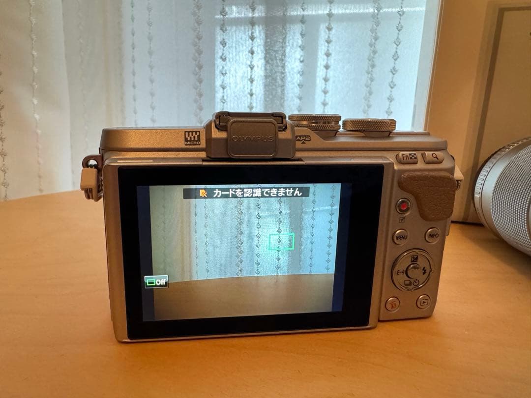 美品！OLYMPUS PEN E-PL8 ダブルズームキット
