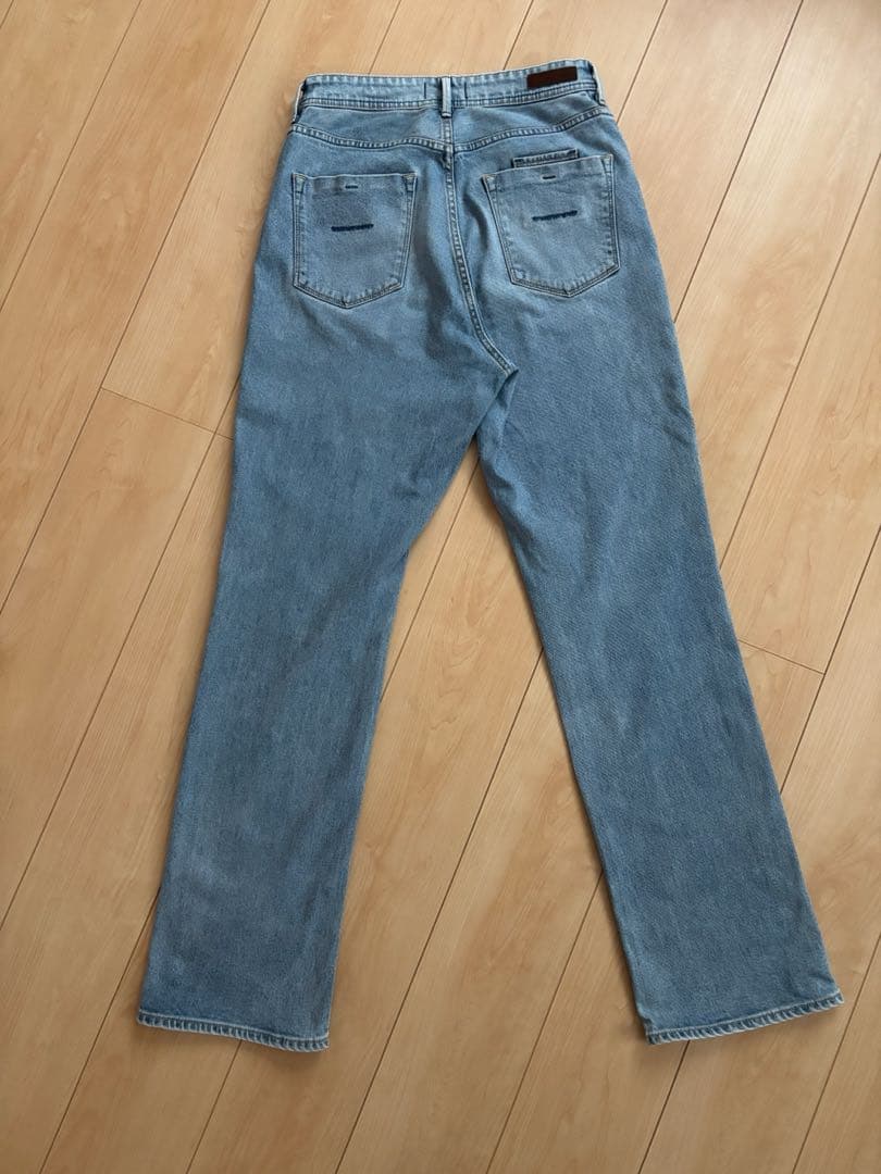 YANUK Louiseストレートデニムパンツの丈の長い商品です27インチ