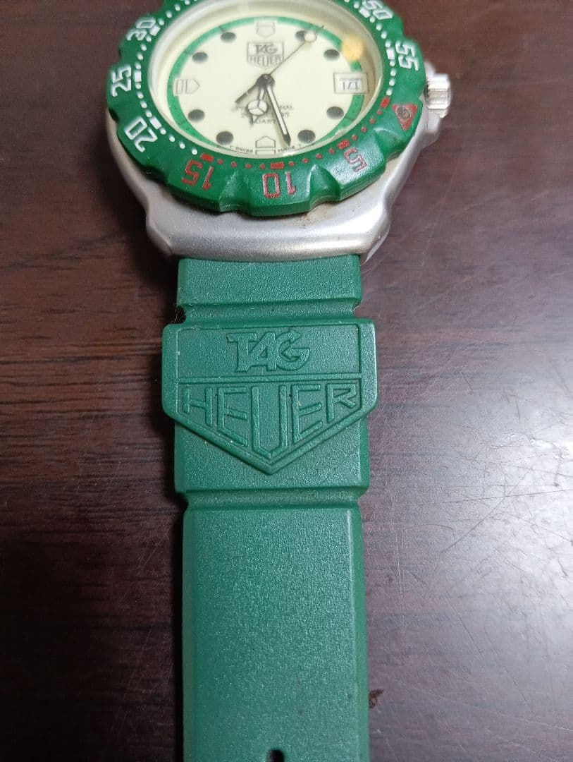TAG Heuer プロフェッショナル　グリーン 　稼働品　372 513