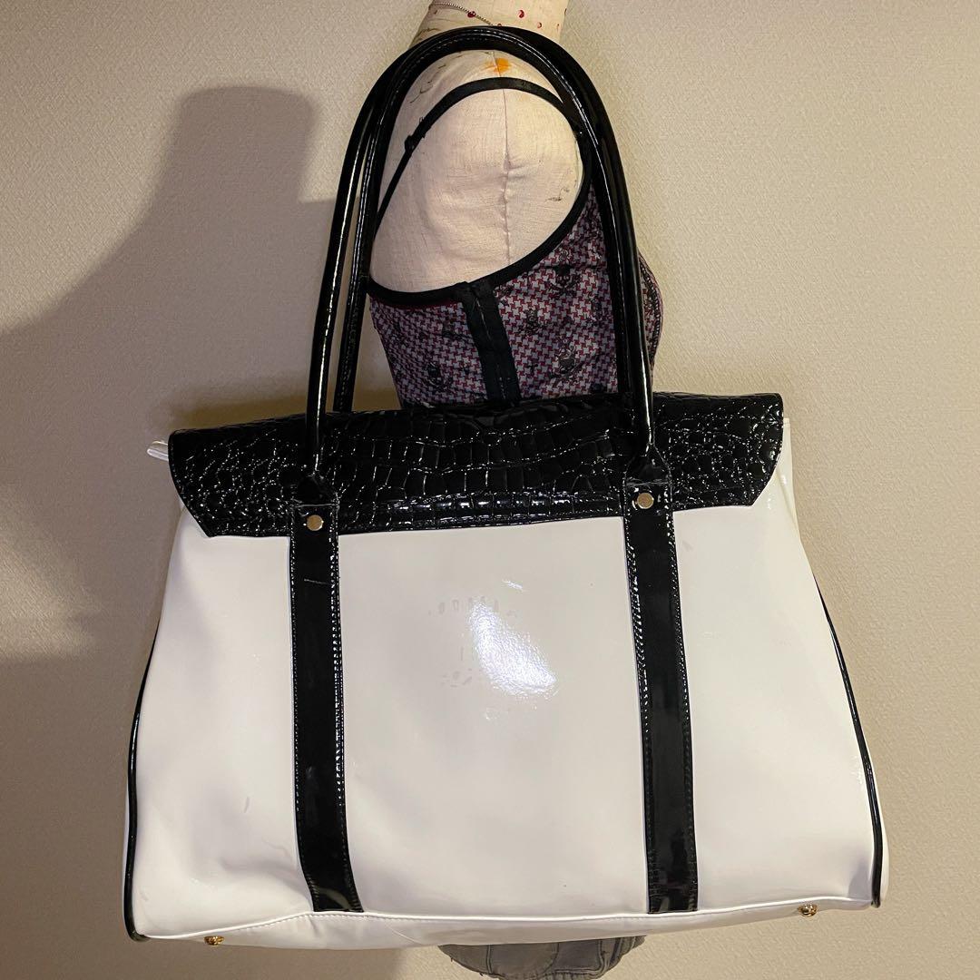 00s 希少golds infinity ロゴ入り エナメル型押しボストンバッグ