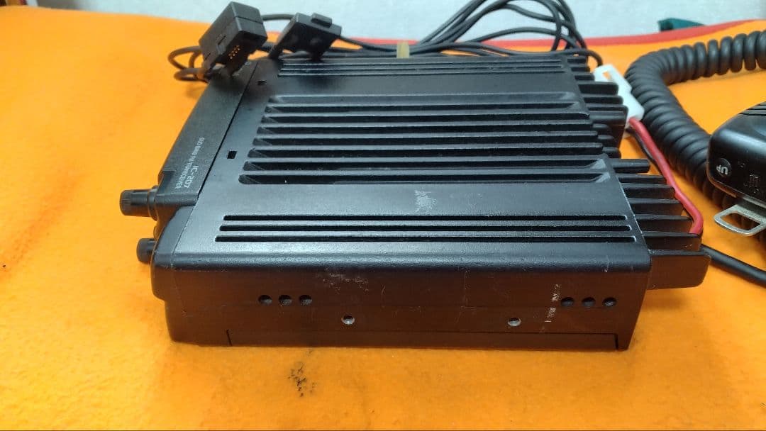 ICOMディユアルバンドIC-207