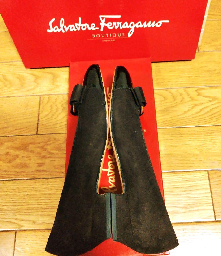 Ferragamo ツーカラー異素材 つま先黒エナメル/茶スエード7C 新品稀