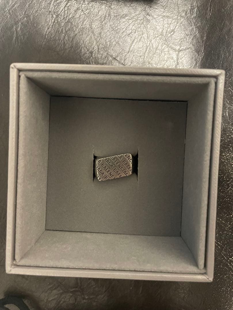 バレンシアガリング