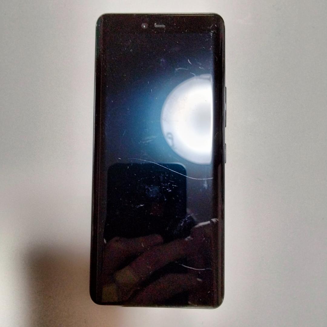 【Rakuten Hand 5G 128GB SIMフリー 画面に薄い細傷あり】