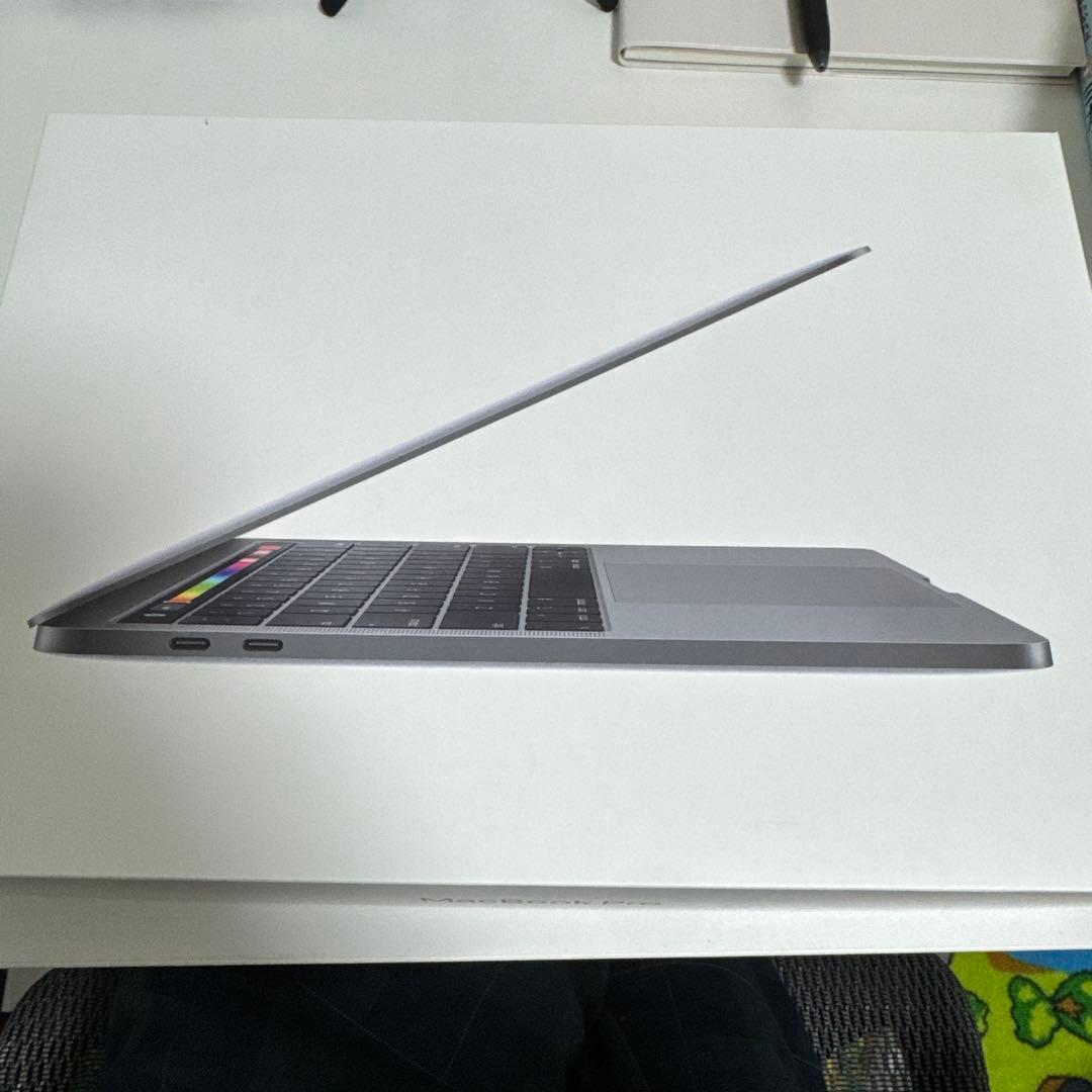 13インチ　MacBook Pro 本体　スペースグレー