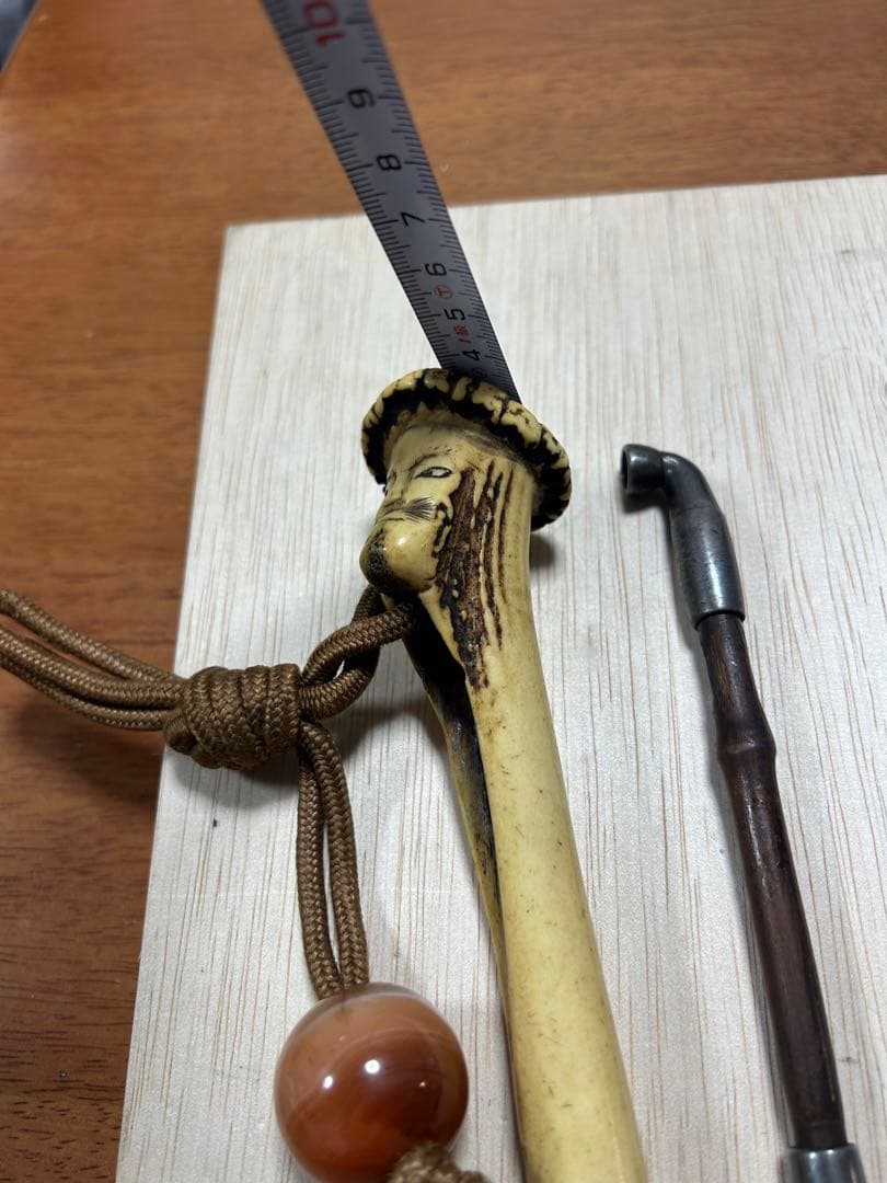 珍品 古い鹿骨の煙管入れと銀製のキセル 印有り