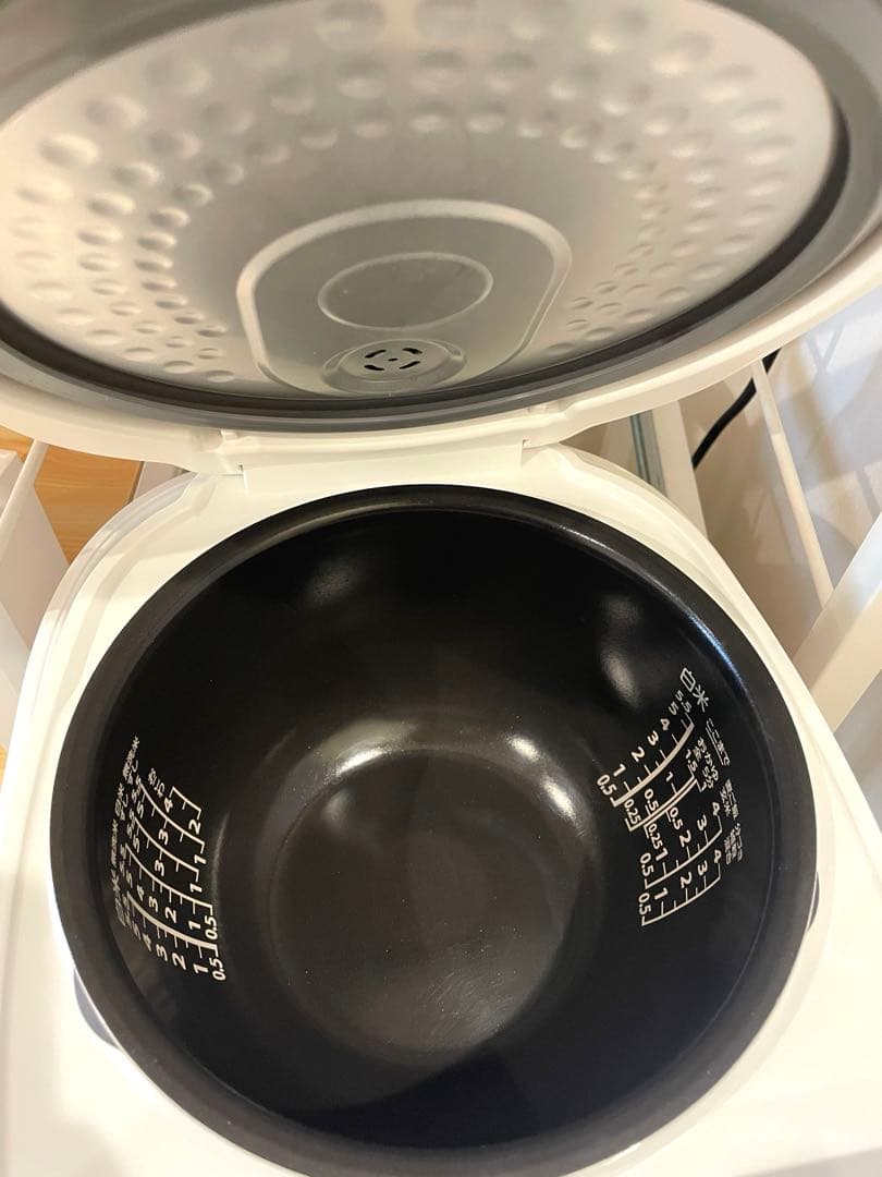 あき　TOSHIBA(東芝) 炊飯器 5.5合 RC-10HR(W)