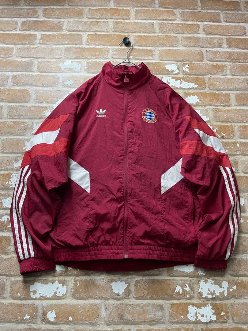 adidas バイエルン　トラックジャケット　ナイロンジャケット　赤　刺繍