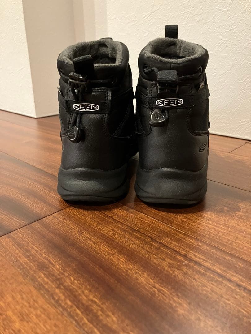 KEEN ブラック ハイカットブーツ