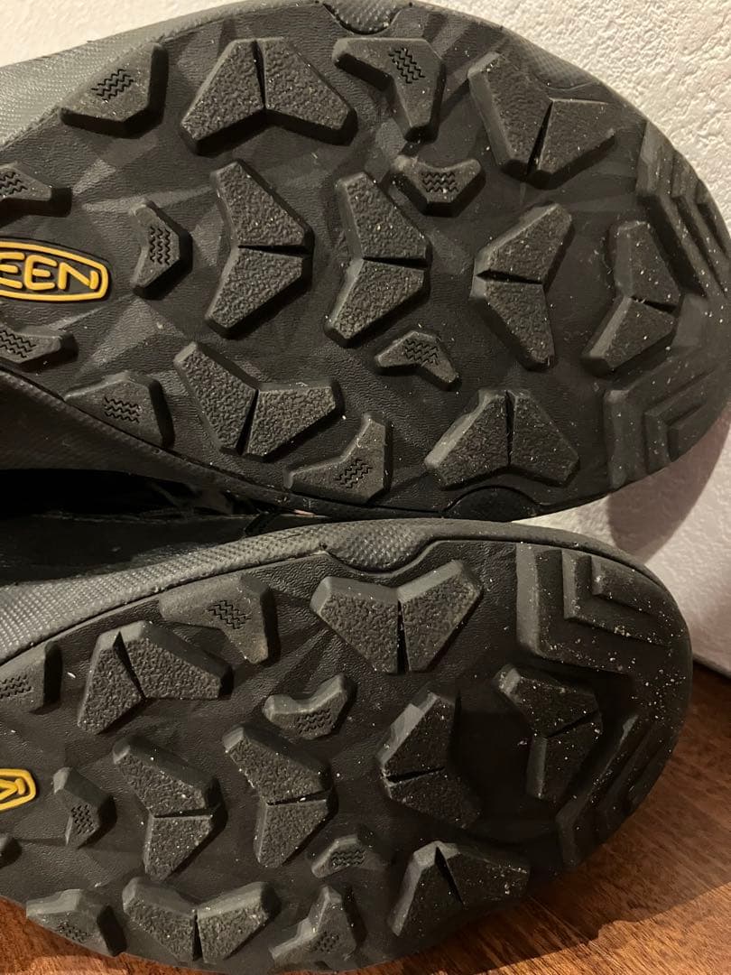 KEEN ブラック ハイカットブーツ