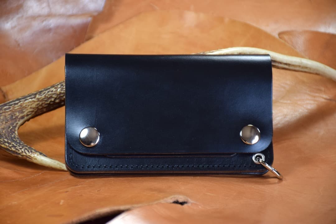 Horween社　クロムエクセル　トラッカーウォレット　ミドルサイズ 　黒　茶芯