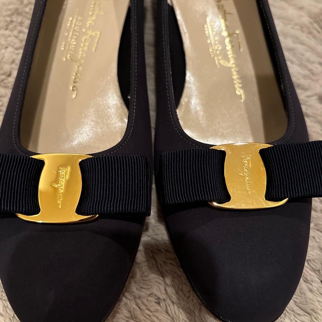 ⭐︎ サルヴァトーレ フェラガモ⭐︎ ヴァラ リボン ヌバック パンプス