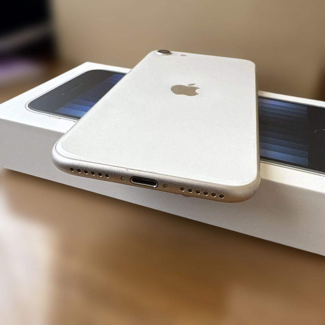 iPhone SE 第三世代　64GB ホワイト