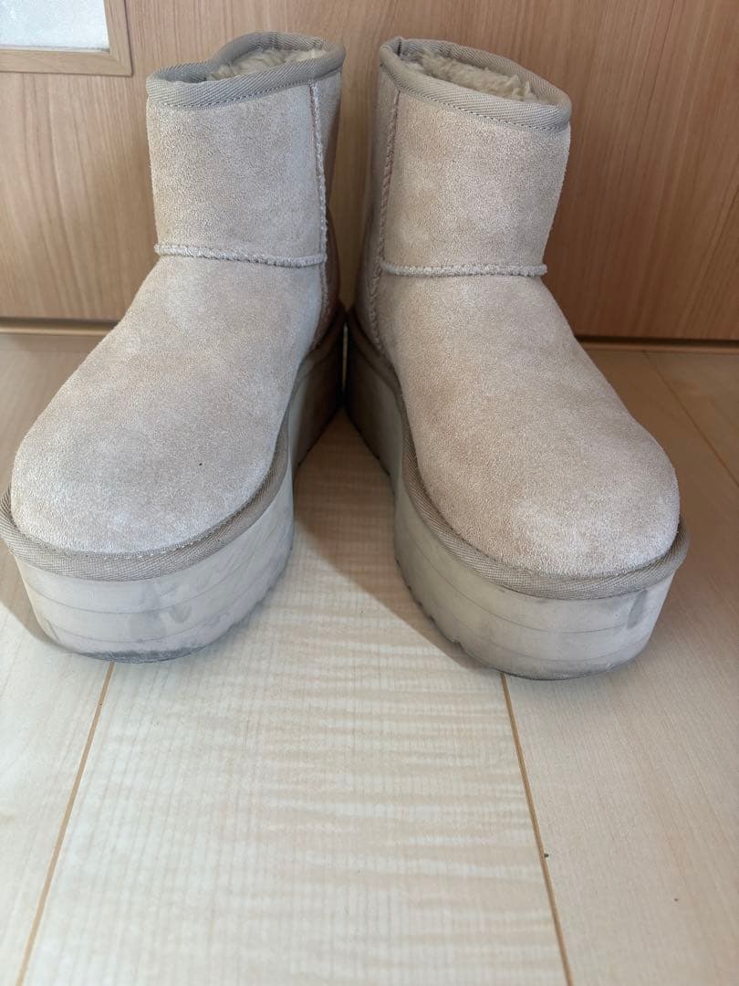 UGG ベージュ クラシックミニプラットフォーム　23.0cm 【最終値下げ】