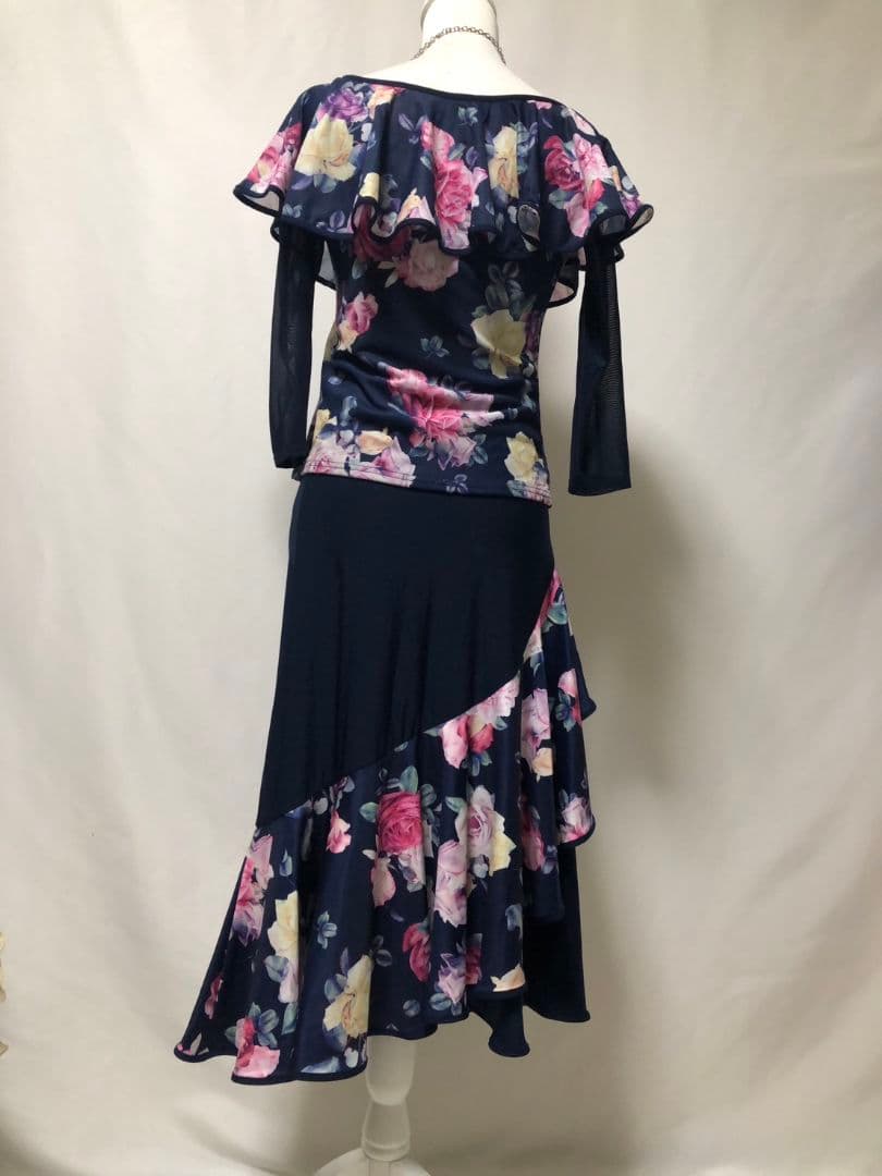 社交ダンス練習着レッスン着パーティ。未使用品レイリーナ花柄上下セットアップドレス