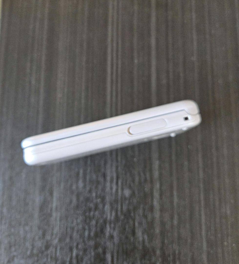 DOCOMO らくらくフォン F-01M ホワイト