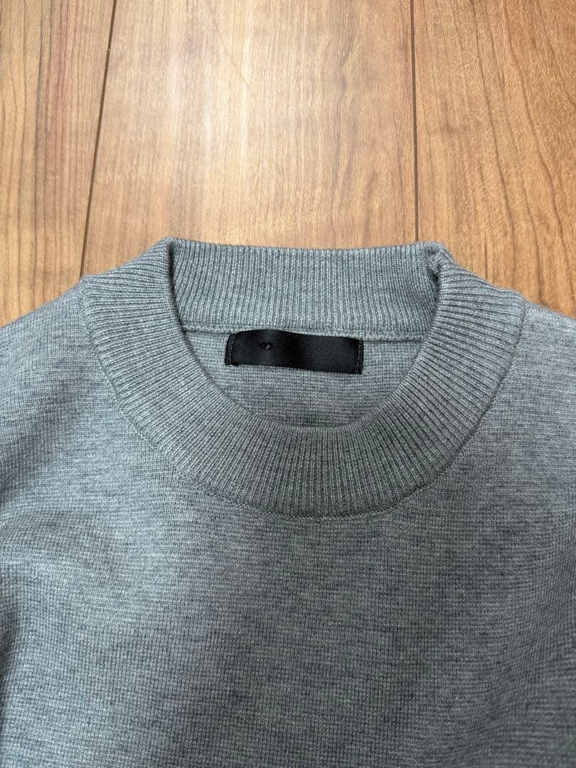 【新品】4bar グレー クルーネック ニット L トリコロール ボタン仕様