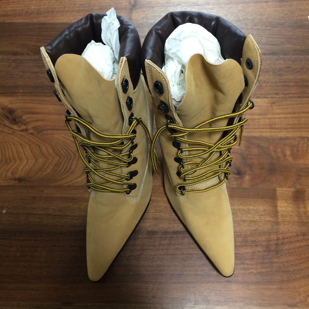 マノロブラニク ショートブーツ