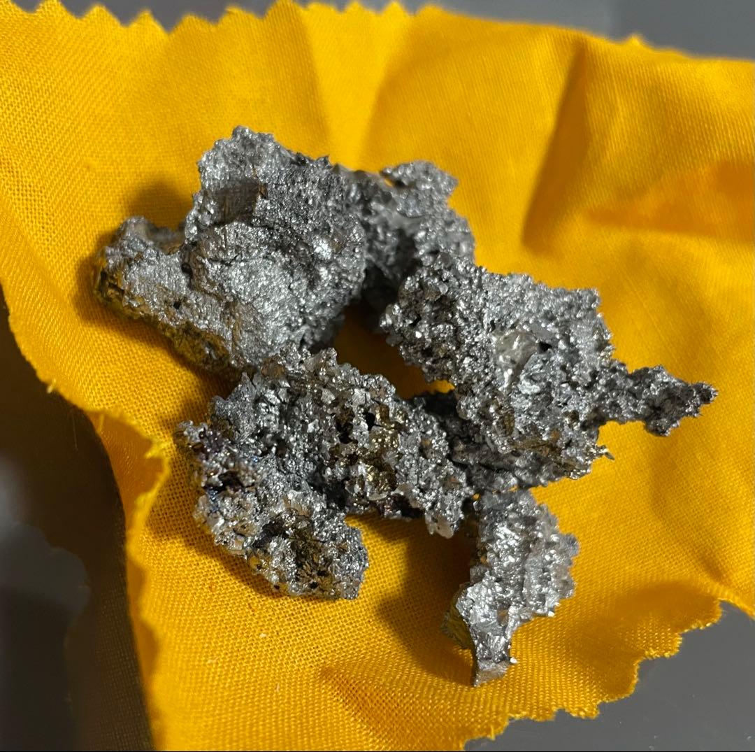 玉鋼 日刀保たたら 木箱入り 鬼滅の刃 日本刀 刀鍛冶 国産鉱物 刀剣乱舞