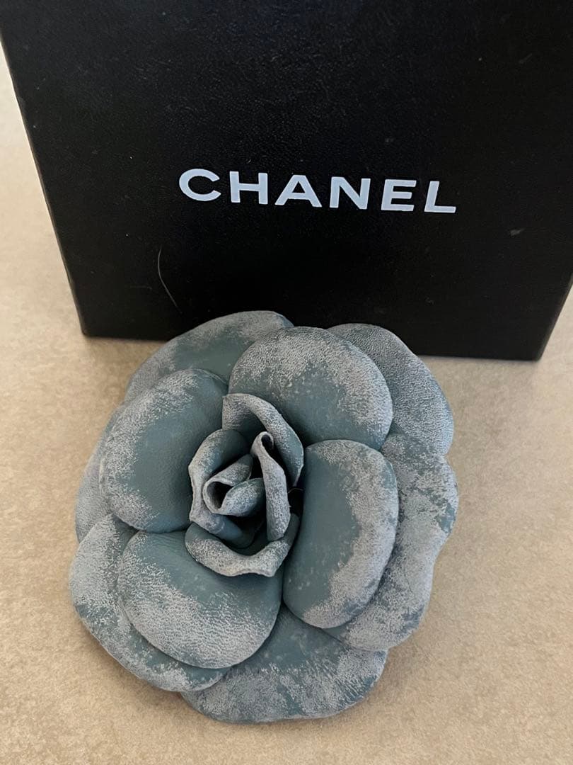 CHANEL グレー コサージュ　ヴィンテージ