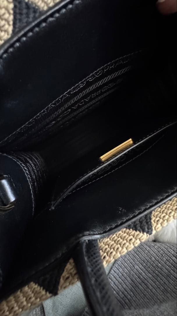 PRADAシンボルトライアングルミニバッグ