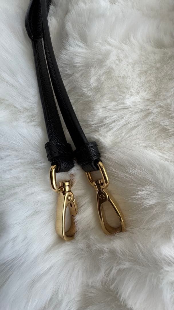 PRADAシンボルトライアングルミニバッグ