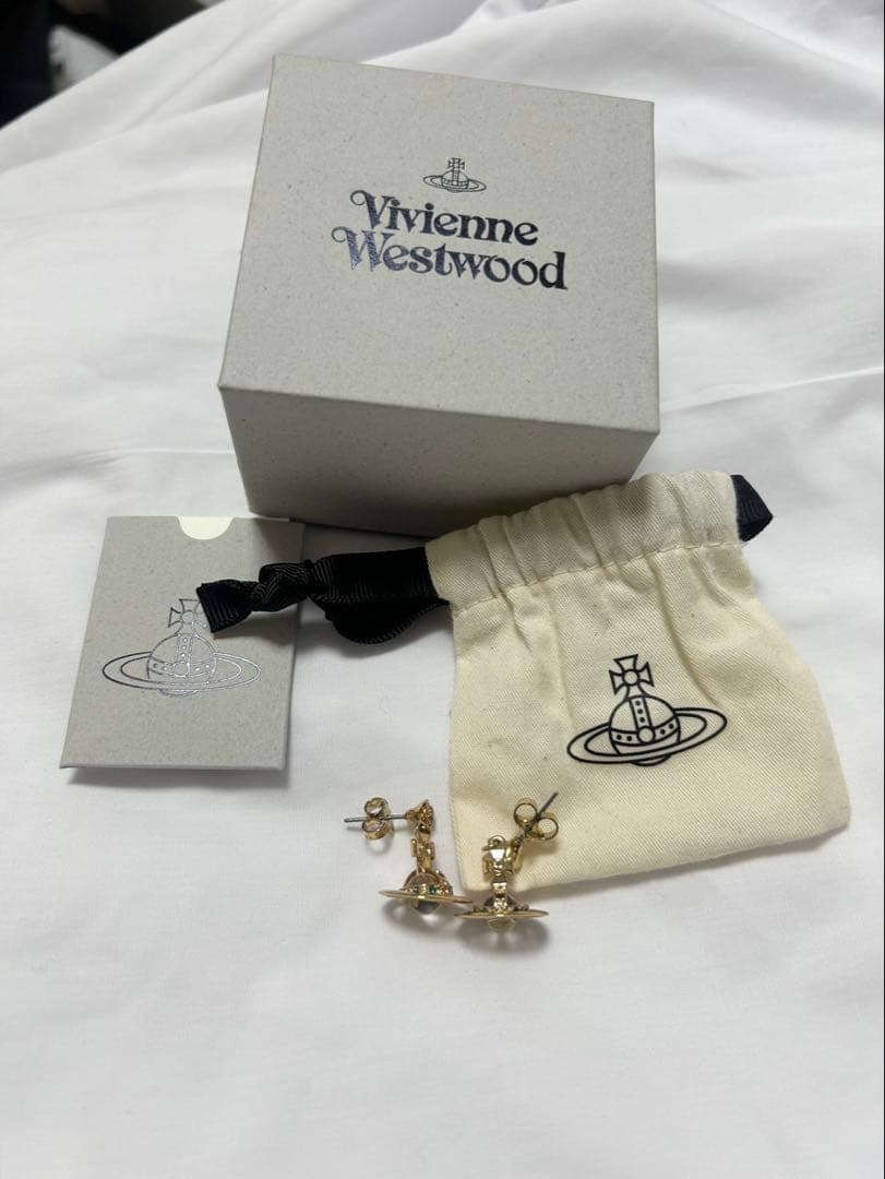 Vivienne Westwood ヴィヴィアンピアス