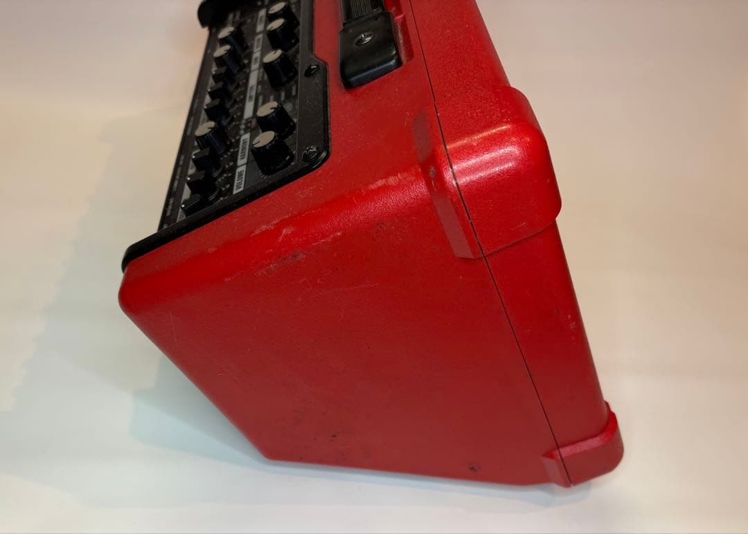 Roland BOSS CUBE Street II スピーカー 赤 アンプ路上