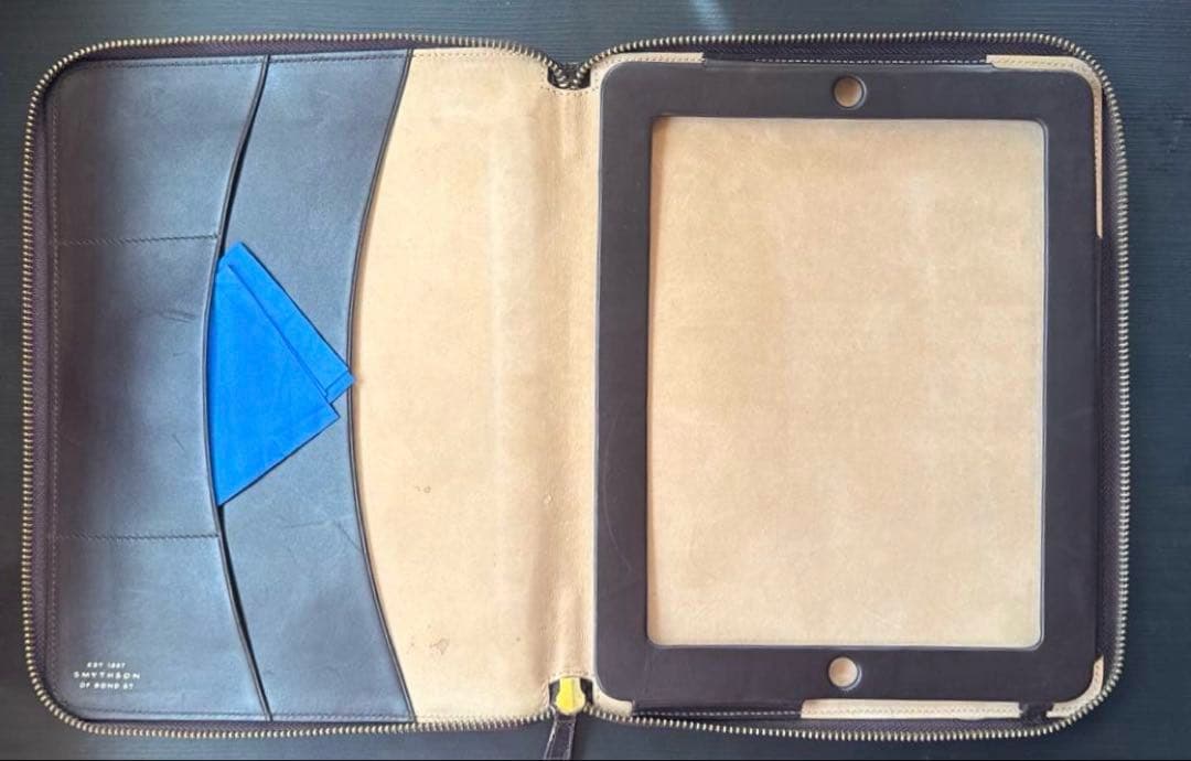 Smythson（スマイソン） クロコ型押しレザー ジップ付きiPadケース