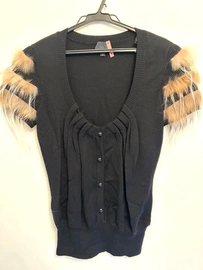 FENDI フェンディ　ニット　半袖　リアルファー