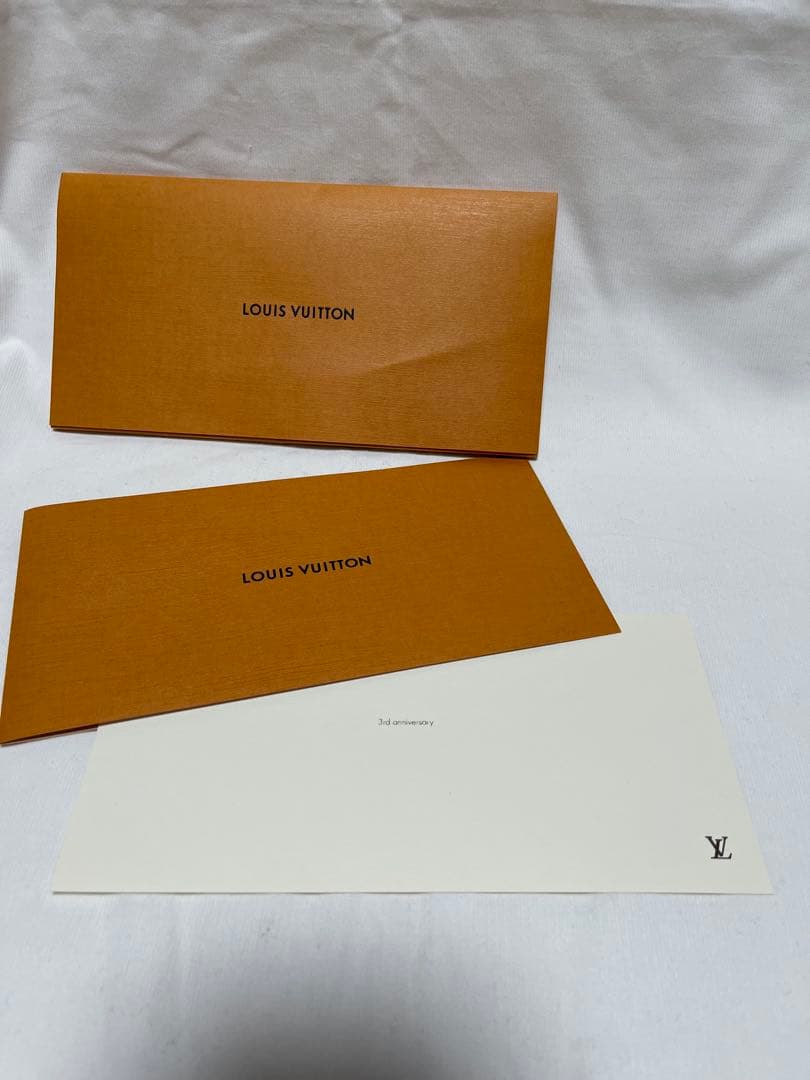 【美品】Louis Vuitton ピアス・エセンシャル V ゴールド