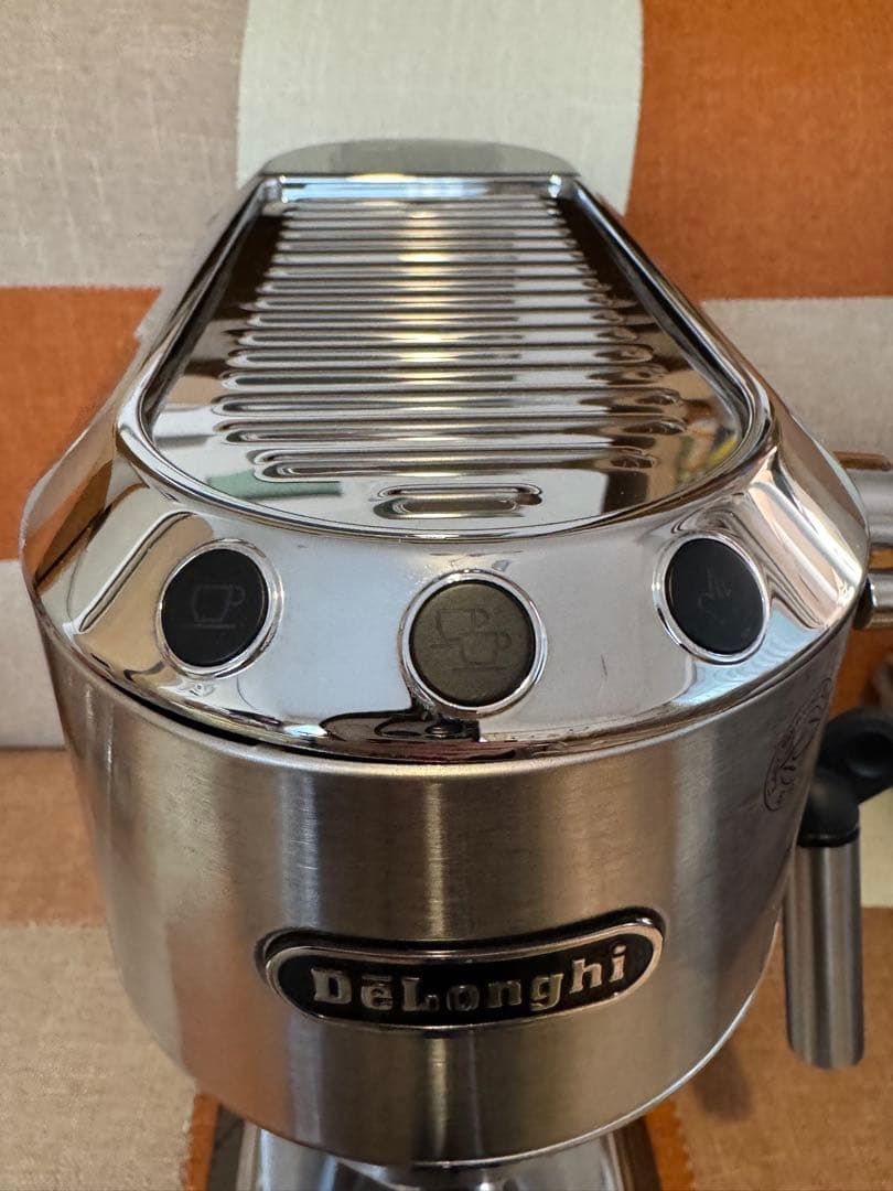 DeLonghiエスプレッソ・カプチーノメーカー EC680M 本体と付属品