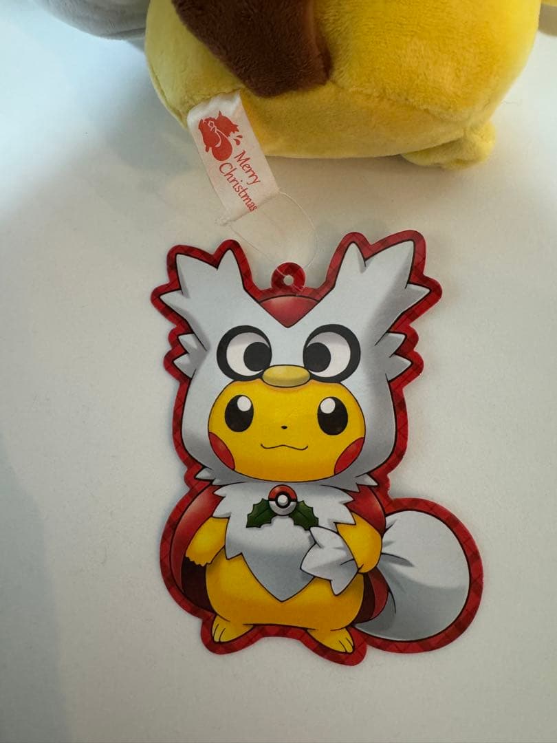 新品✨デリバードのポンチョを着たピカチュウ　ぬいぐるみ