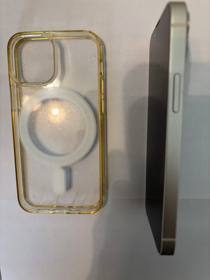 iPhone 13 ホワイト MagSafeケース付き