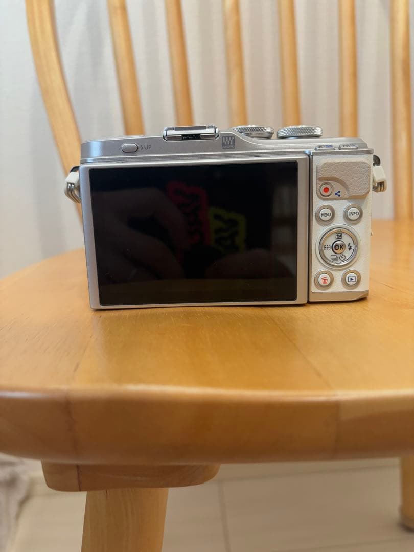 【美品】オリンパス OLYMPUS PEN E-PL9 ホワイト レンズキット