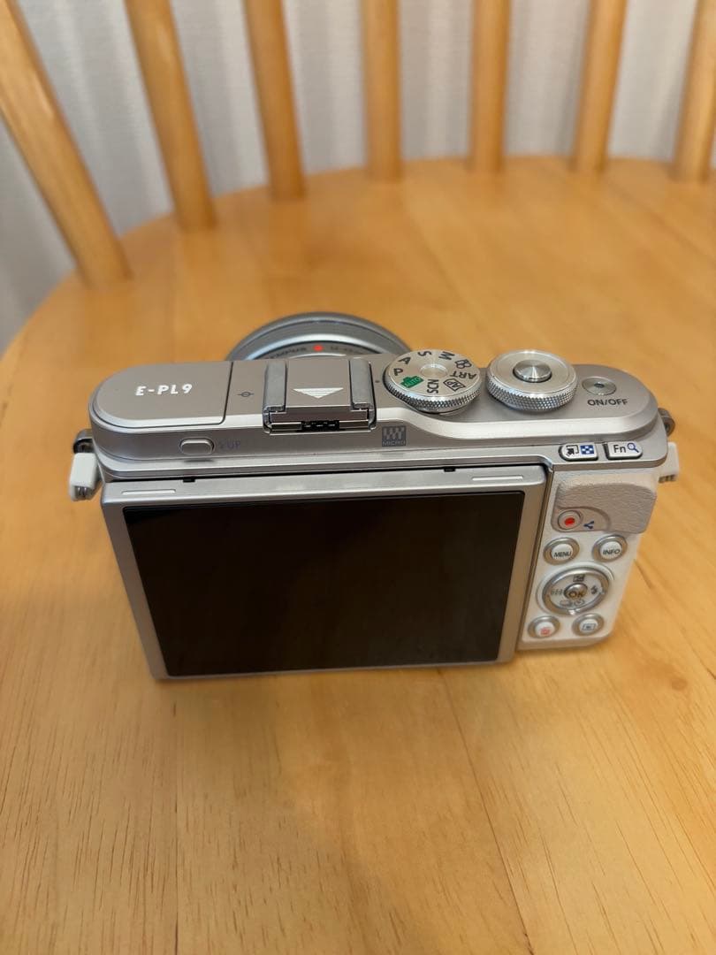 【美品】オリンパス OLYMPUS PEN E-PL9 ホワイト レンズキット
