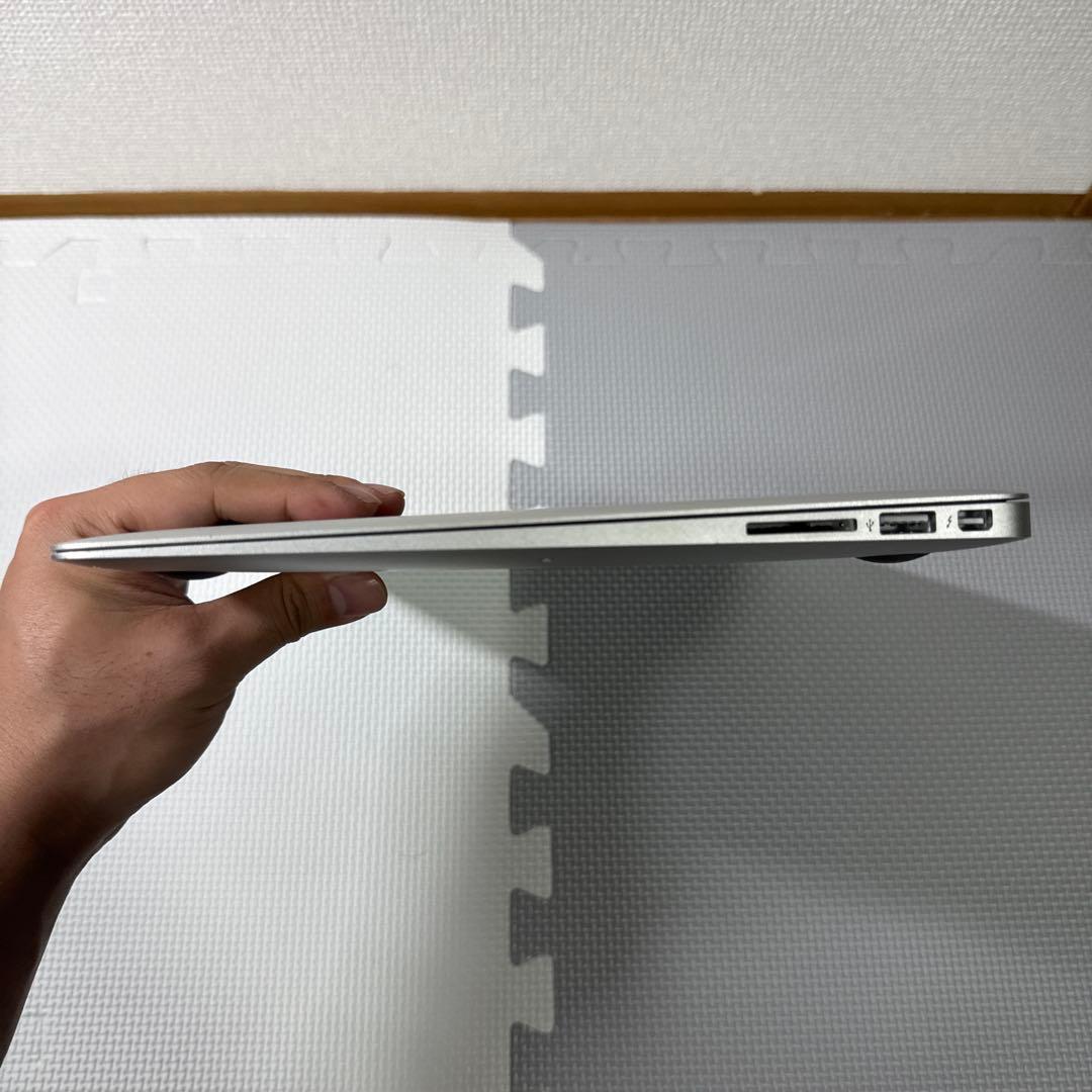 Apple MacBook Air 13.3インチ シルバー A1466