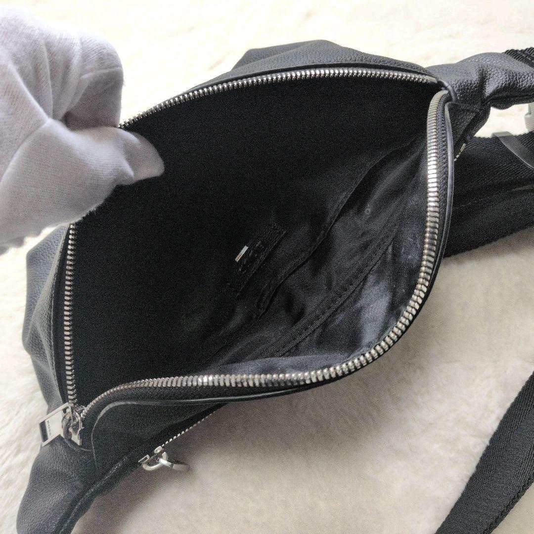 【極美品】HUGO BOSS ショルダーバッグ 斜め掛け ブラック ボディバッグ