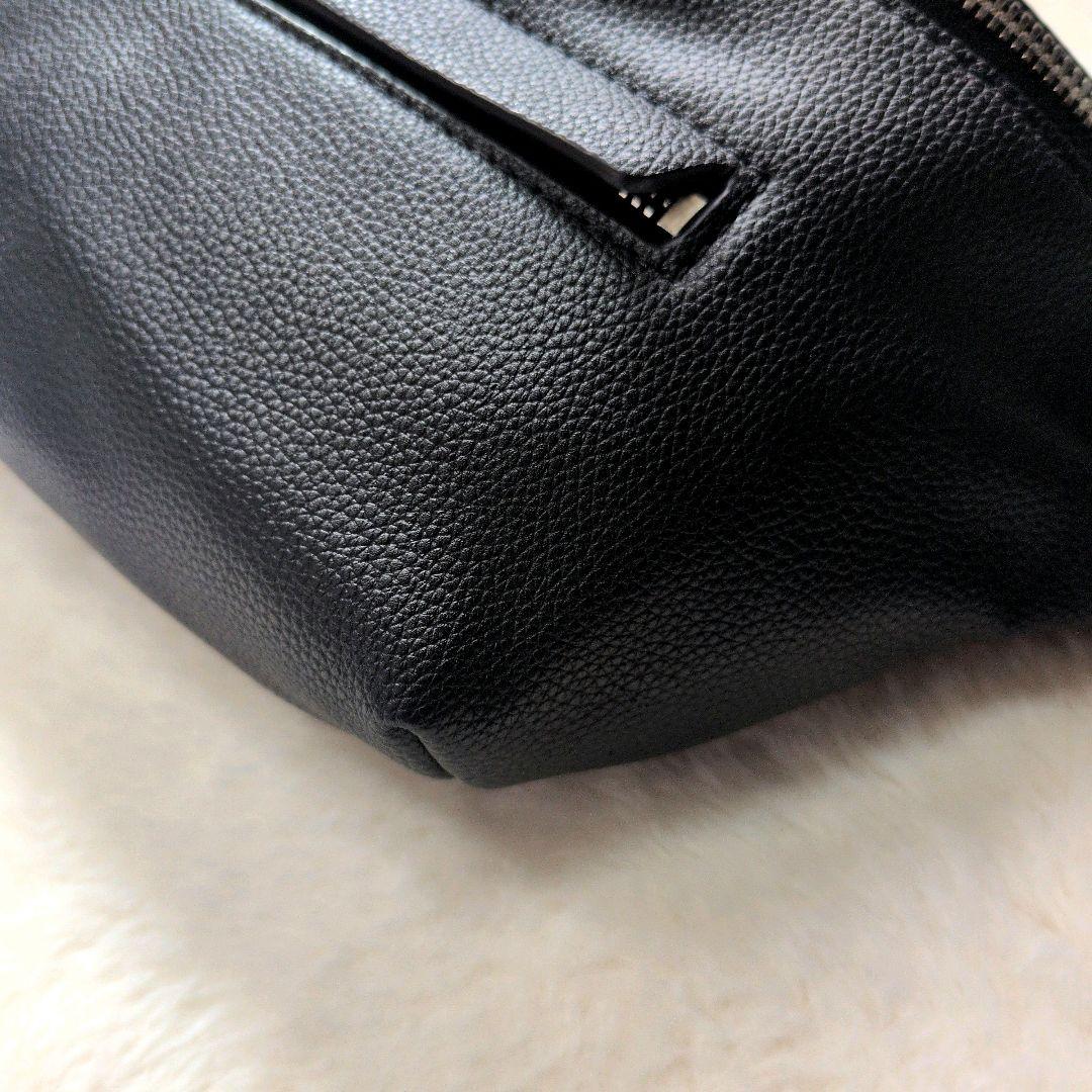 【極美品】HUGO BOSS ショルダーバッグ 斜め掛け ブラック ボディバッグ