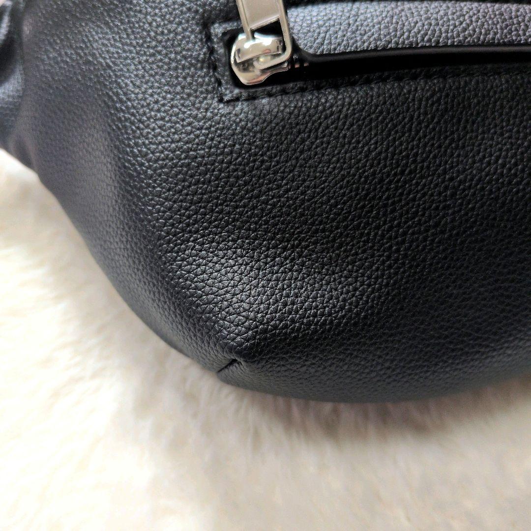 【極美品】HUGO BOSS ショルダーバッグ 斜め掛け ブラック ボディバッグ