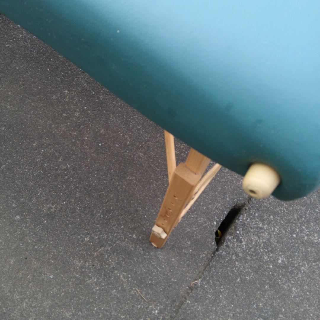 青い折りたたみベッド