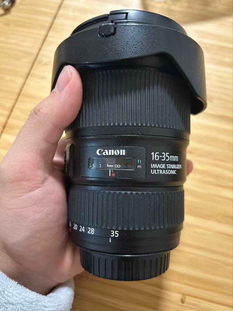 美品Canon EF 16-35mm f4L IS USM の広角ズームレンズ