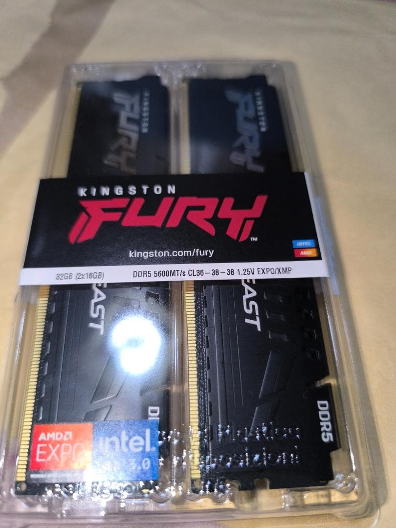 メモリKINGSTON KF556C36BBEK2-32未使用品